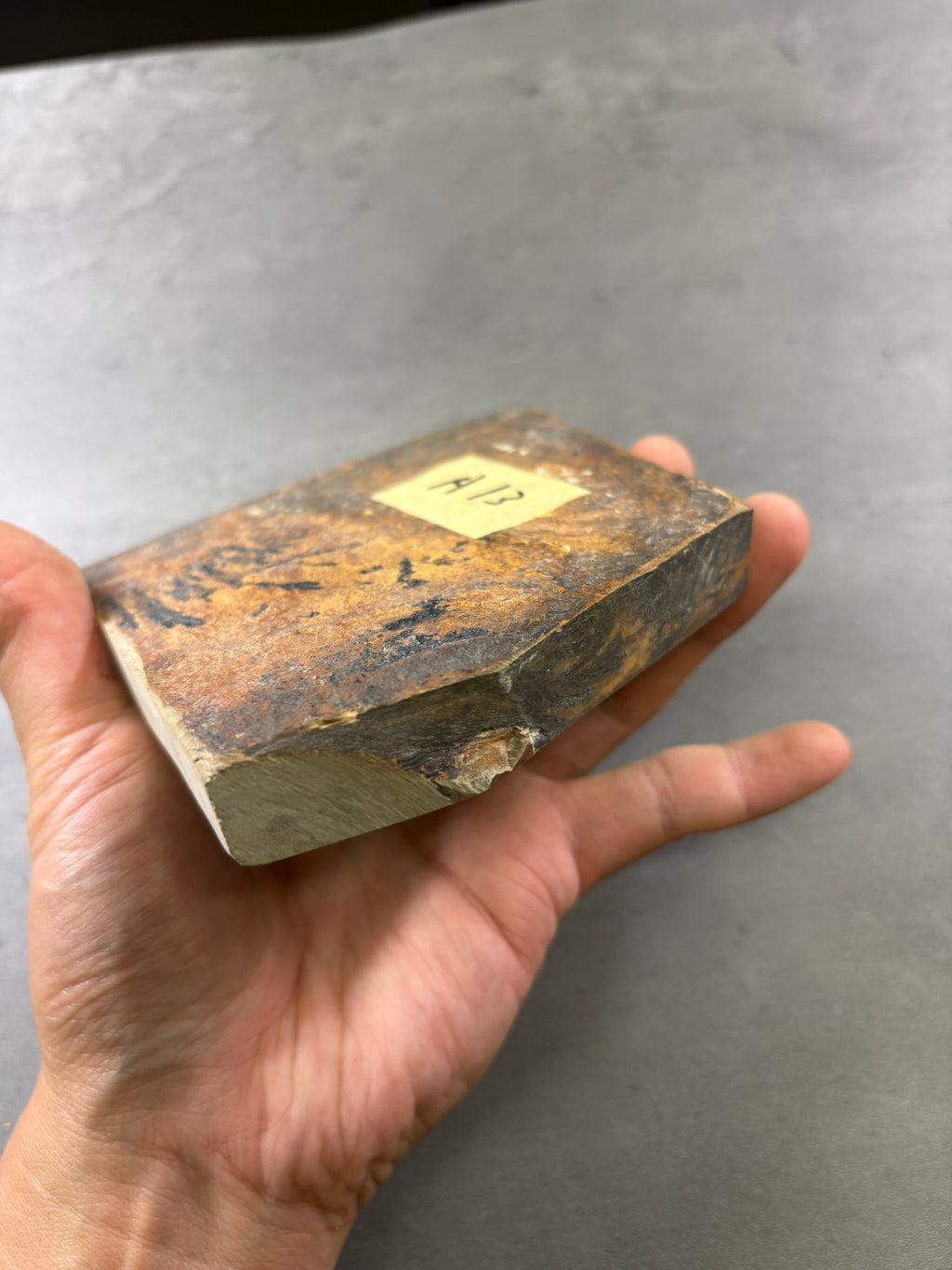 Kyoto Nakayama Shohonyama Awasedo Suita – Natural Finishing Stone (No. A13)